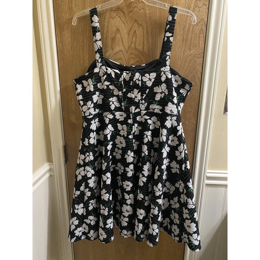 Torrid Women's Fit & Flared Textured Floral Skater Dress Size 16 Black Peplum - Picture 9 of 14